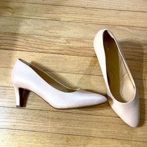 Light pink formal Clark heels 8.5 (feels like a 9)